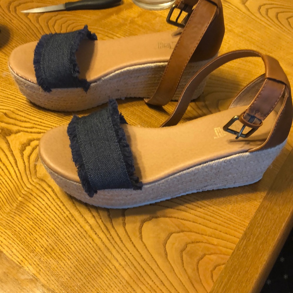Size 6 1/2 girls shoes